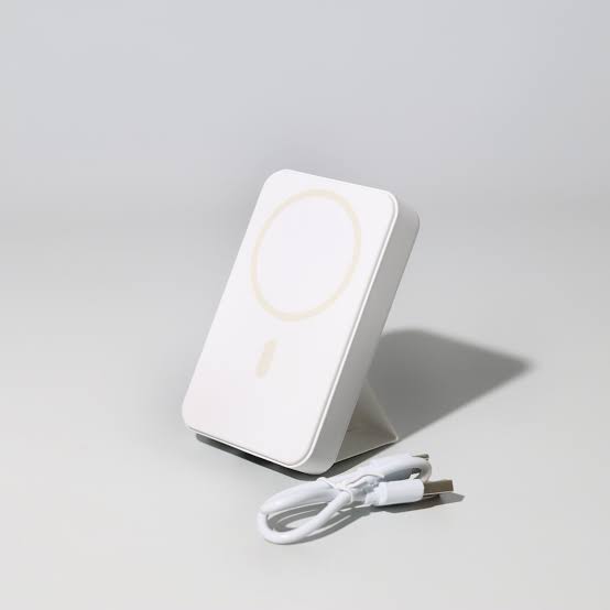 Mini Power Bank with Ring Holder – Portable Fast Charging Power Bank for Smartphones